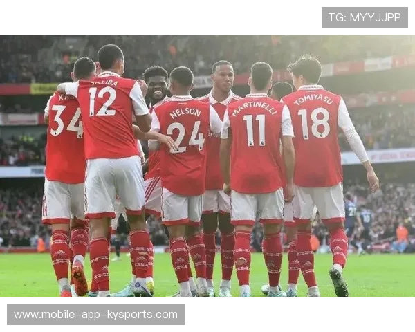 曼联争夺月度最佳，阿森纳和曼城的焦点对决